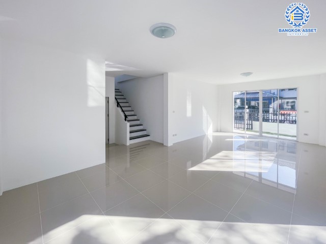 *****บ้านเดี่ยวมือสอง ม.แพลทฟอร์มออคิดพาร์ค บางนา-ตราด หลังมุม เนื้อที่ 79.6 ตร.ว. ฟังก์ชัน 3 ห้องนอน 2 ห้องน้ำ 2 ที่จอด บนทำเลเดินทางสะดวก เชื่อมต่อถนนบางนา-ตราด เข้าเมืองสะดวก ใกล้จุดขึ้นทางด่วน "บูรพาวิถี"